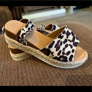 Womens size 7 leopard print sandals